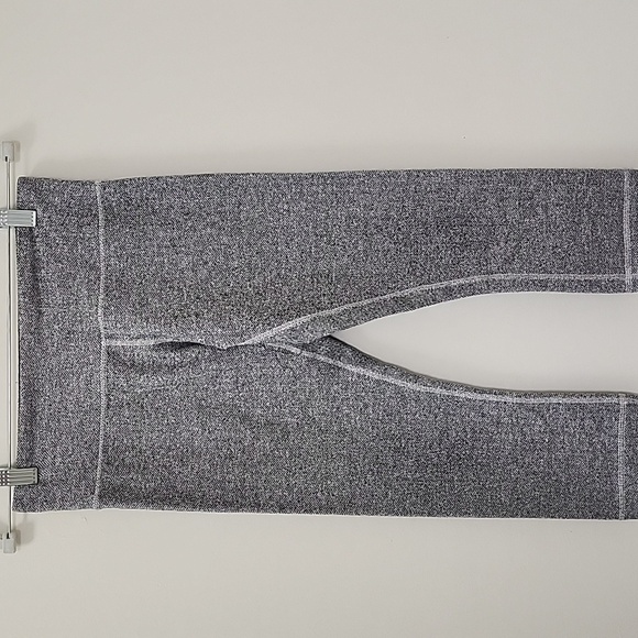 Lululemon Grey Cropped Wunder Under Leggings High Rise Size 6 - Picture 5 of 16